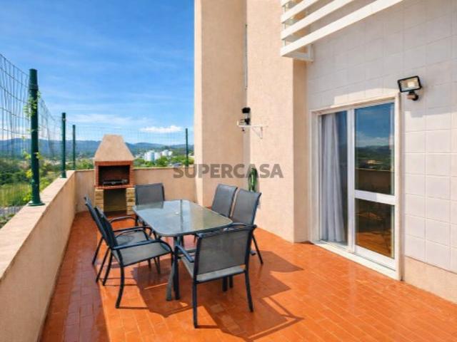 Apartamento T2 em Rio de Mouro