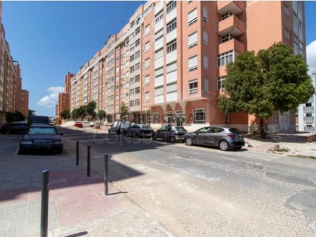 Apartamento T2 em Rio de Mouro