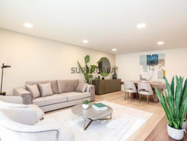Apartamento T2 em Rio de Mouro