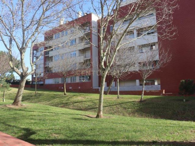 Apartamento T2 em São Domingos de Rana com 2 parqueamentos