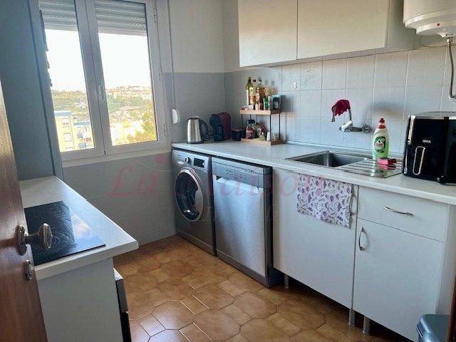 Apartamento T2 em Santo Antnio dos Cavaleiros
