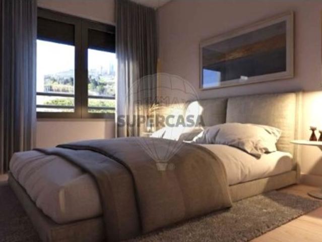 Apartamento T2 em Santo António dos Cavaleiros e Frielas