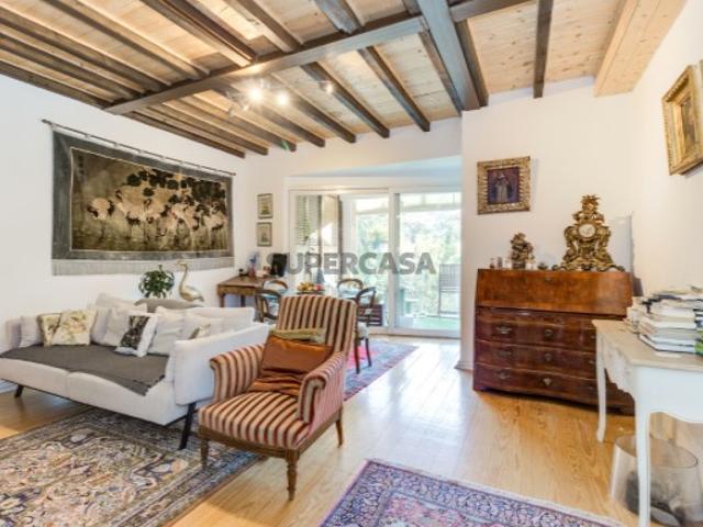 Duplex T2 em Santo António dos Cavaleiros e Frielas