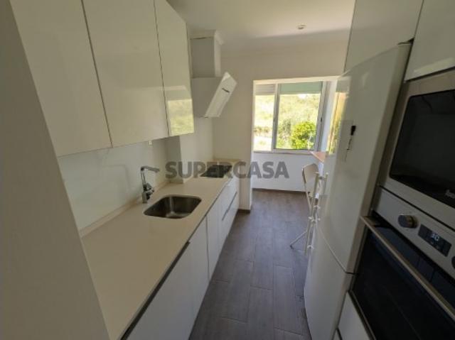 Apartamento T2 em Santo António dos Cavaleiros e Frielas