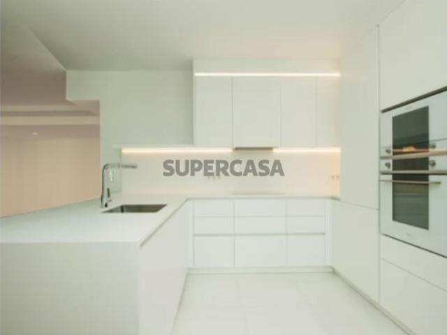 Apartamento T2 em Santo António dos Cavaleiros e Frielas