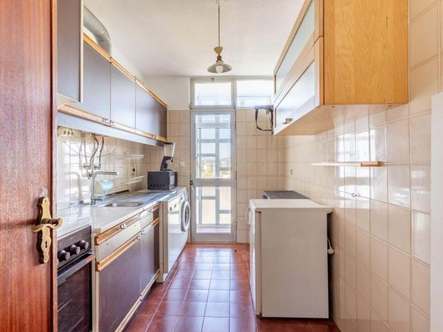 Apartamento T2 em Santo António dos Cavaleiros, Loures