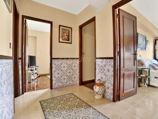 Apartamento T2 em Santo António dos Cavaleiros