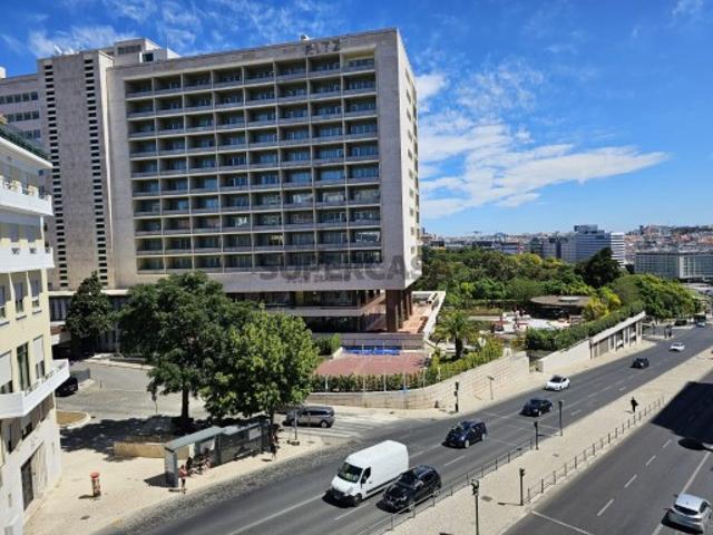 Apartamento T2 em Santo António dos Cavaleiros e Frielas