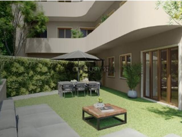Apartamento T2 em Santo António dos Cavaleiros e Frielas