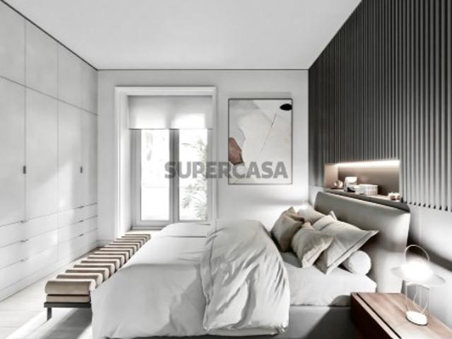 Apartamento T2 em Santo António dos Cavaleiros e Frielas