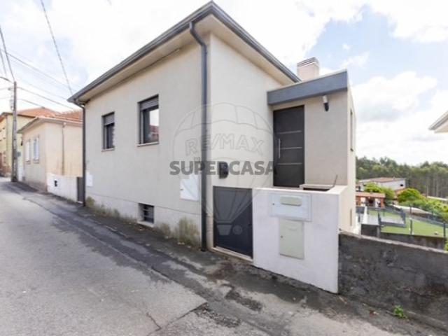 Apartamento T2 em Crestuma