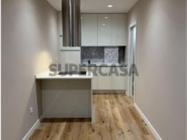 Apartamento T2 em Sé, Santa Maria e Meixedo