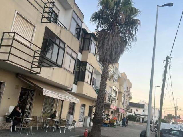 Apartamento T2 em Seixal com Vista para o Campo
