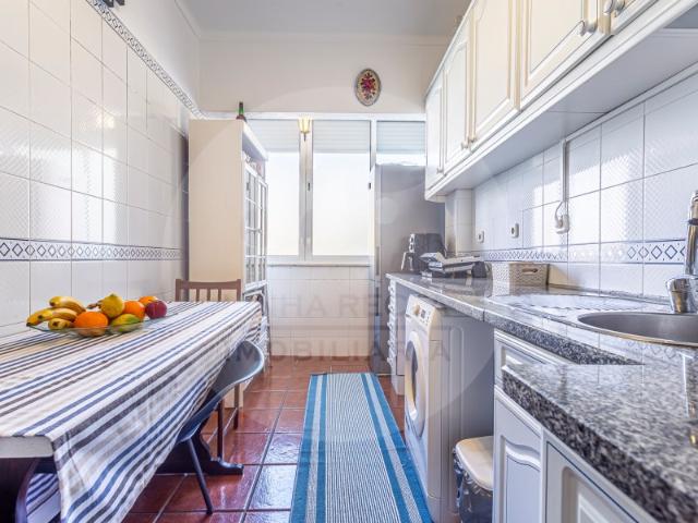 Apartamento T2 em Setúbal no Bº do Liceu 1º andar com muita luz solar e construção Robusta