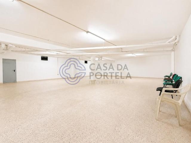 Apartamento T2 em Sobrado, Valongo | Suíte | Roupeiros Embutidos | Garagem e Arrumos