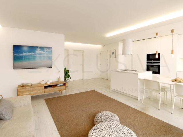 Apartamento T2, Estoril, junto à Praia