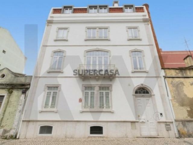 Apartamento T2 Exclusivo em Prédio com Piscina | Acabamentos de alto padrão | Campo de Ourique