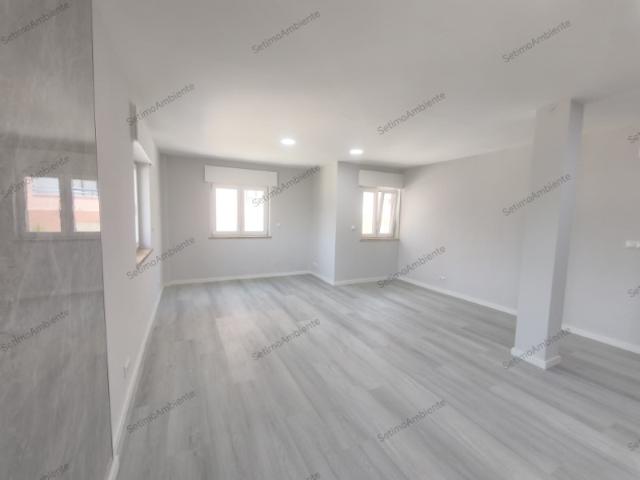 Apartamento T2 Exclusivo Totalmente Remodelado em Corroios