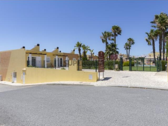 Apartamento T2 frente piscina
