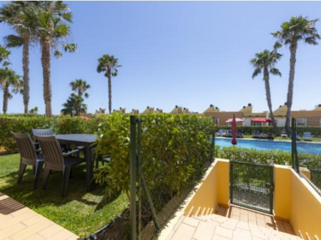 Apartamento T2 frente piscina