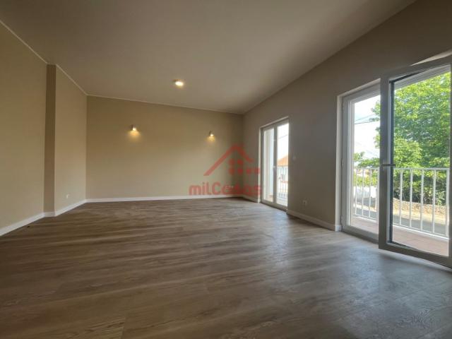 Apartamento T2 Impecácel! Com parqueamento no centro da vila!