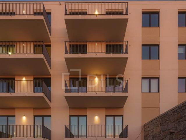 Apartamento T2 inserido num condomínio com jardim privativo