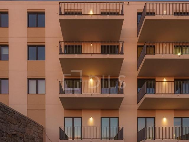 Apartamento T2 inserido num condomínio com jardim privativo