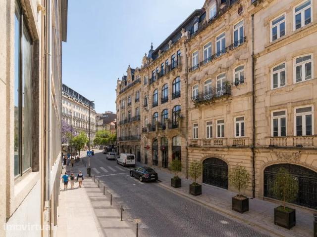 Apartamento T2 junto à Avenida dos Aliados Porto