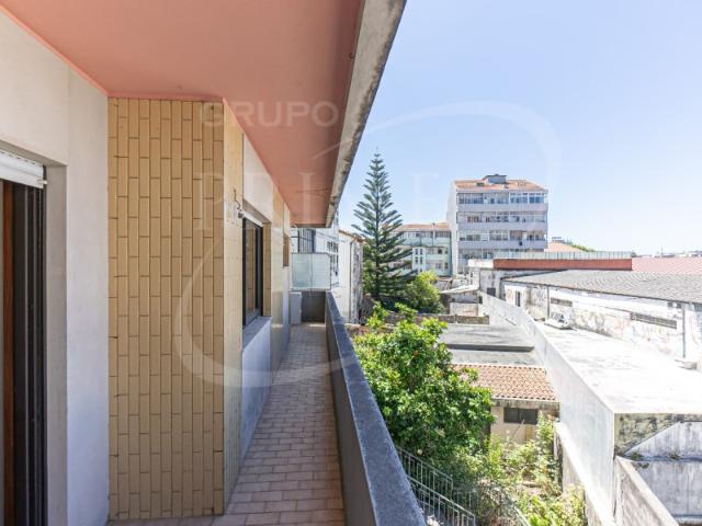 Apartamento T2 junto à Constituição Excelente Localização