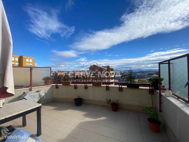 Apartamento T2 junto ao Arrbida shopping