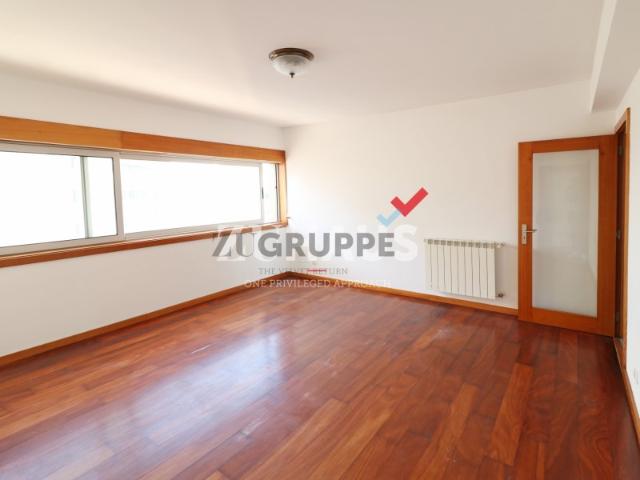 Apartamento T2 junto ao centro comercial Glicínias em Aveiro