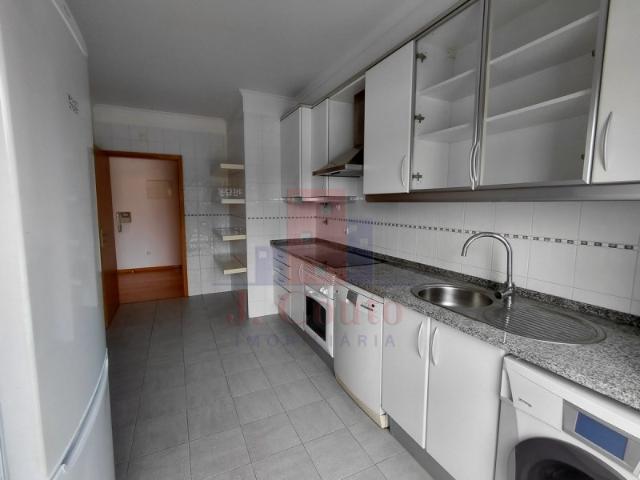 Apartamento T2 Junto ao Colégio Rainha Rainha D. Leonor
