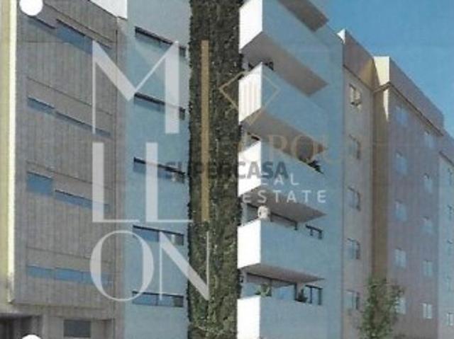 Apartamento T2 junto ao IPO com lugar de garagem e varandas