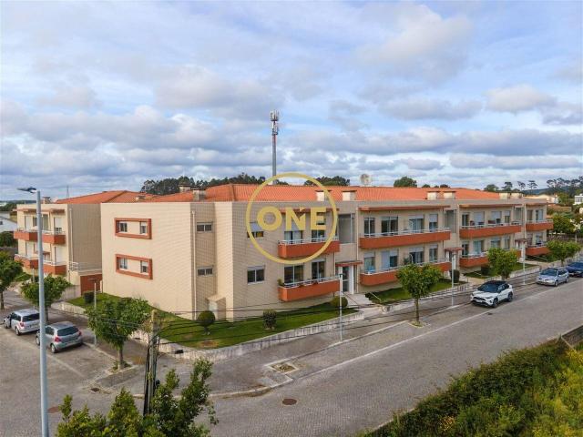 Apartamento T2 Junto ao Metro em Mindelo com Garagem para 3 Carros!