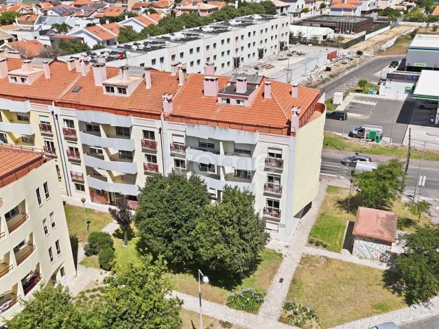 Apartamento T2 localizado na Abóboda