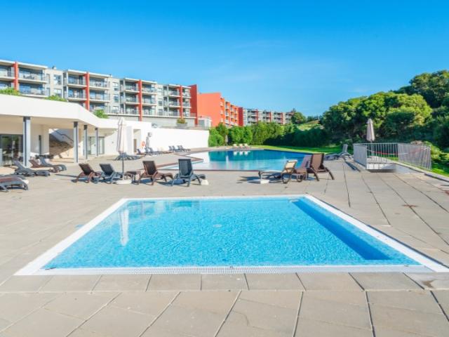 Apartamento T2 localizado no Algarve Race Resort, Portimão