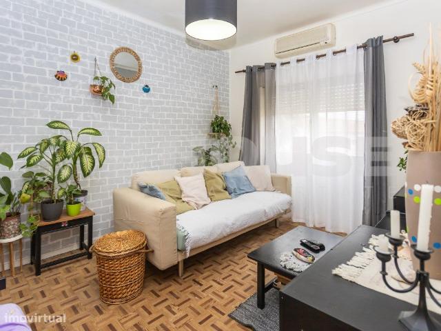 APARTAMENTO T2 LOCALIZADO NO CENTRO DA FREGUESIA DO LAVRADIO