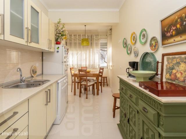 Apartamento T2 | localizado no centro de Corroios, Seixal.