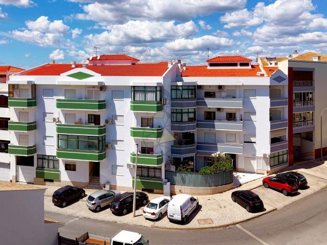 Apartamento T2 localizado a cerca de 600 metros da Praia em Quarteira