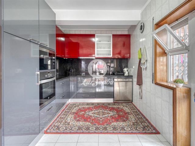 Apartamento T2, localizado, em Baguim do Monte, próximo ao metro da Campainha EM REMODELAÇÃO