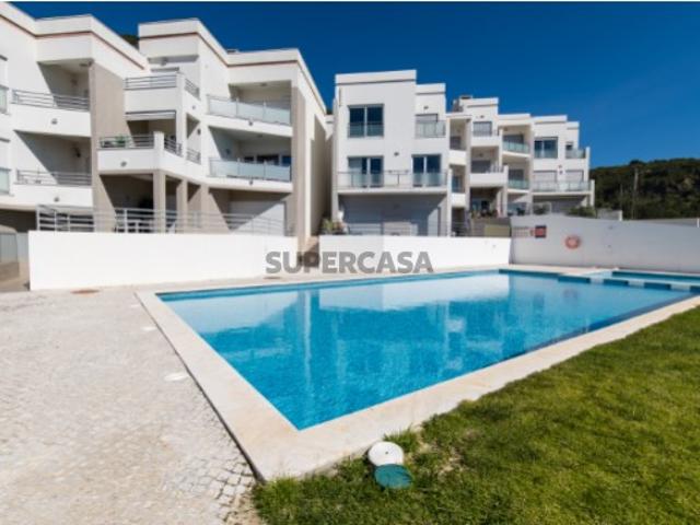 Apartamento T2 logradouro piscina vista mar e vila Sesimbra