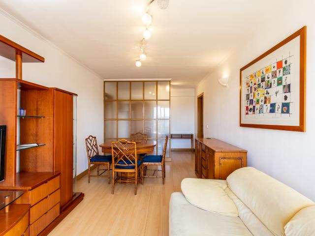 Apartamento T2 mobilado com lugar de garagem para arrendamento