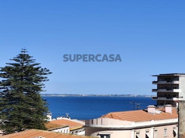 Apartamento T2 | Mobilado com terraço e Vista Rio | São Vicente