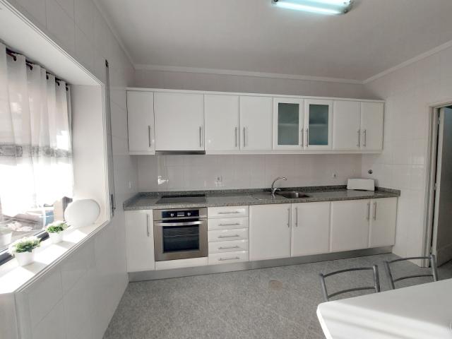 Apartamento T2, mobilado e cozinha equipada, em Santos Pousada
