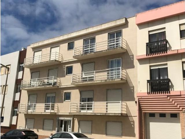 Apartamento T2 mobilado e equipado frente mar Peniche