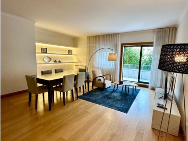 Apartamento T2 mobilado e equipado, inserido em condomínio de luxo