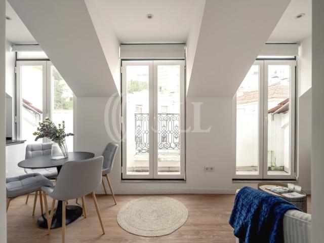 Apartamento T2 mobilado, em São Vicente, Lisboa