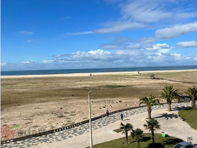 Apartamento T2 mobilado na Marginal da Figueira da Foz [com garagem]