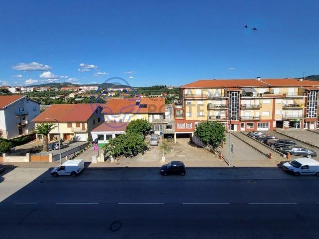 Apartamento T2, mobilado, num 3º andar com varanda, no centr. 70m² Macedo De Cavaleiros
