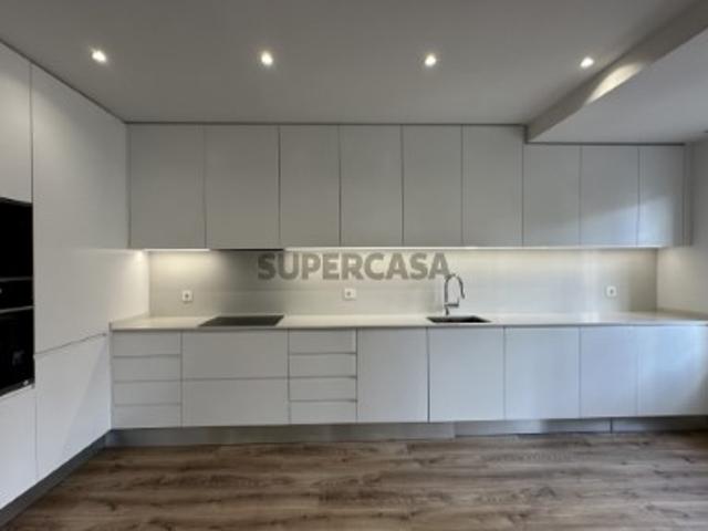 Apartamento T2 Moderno à Venda na Urbanização Neudel Amadora